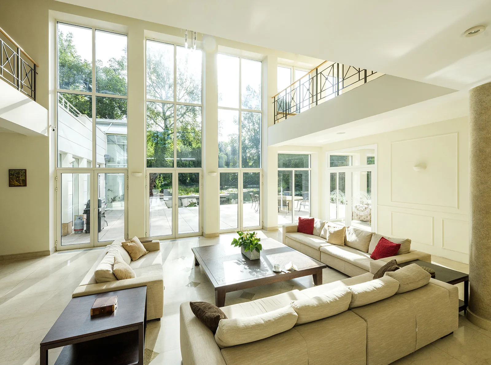 Spacious lounge